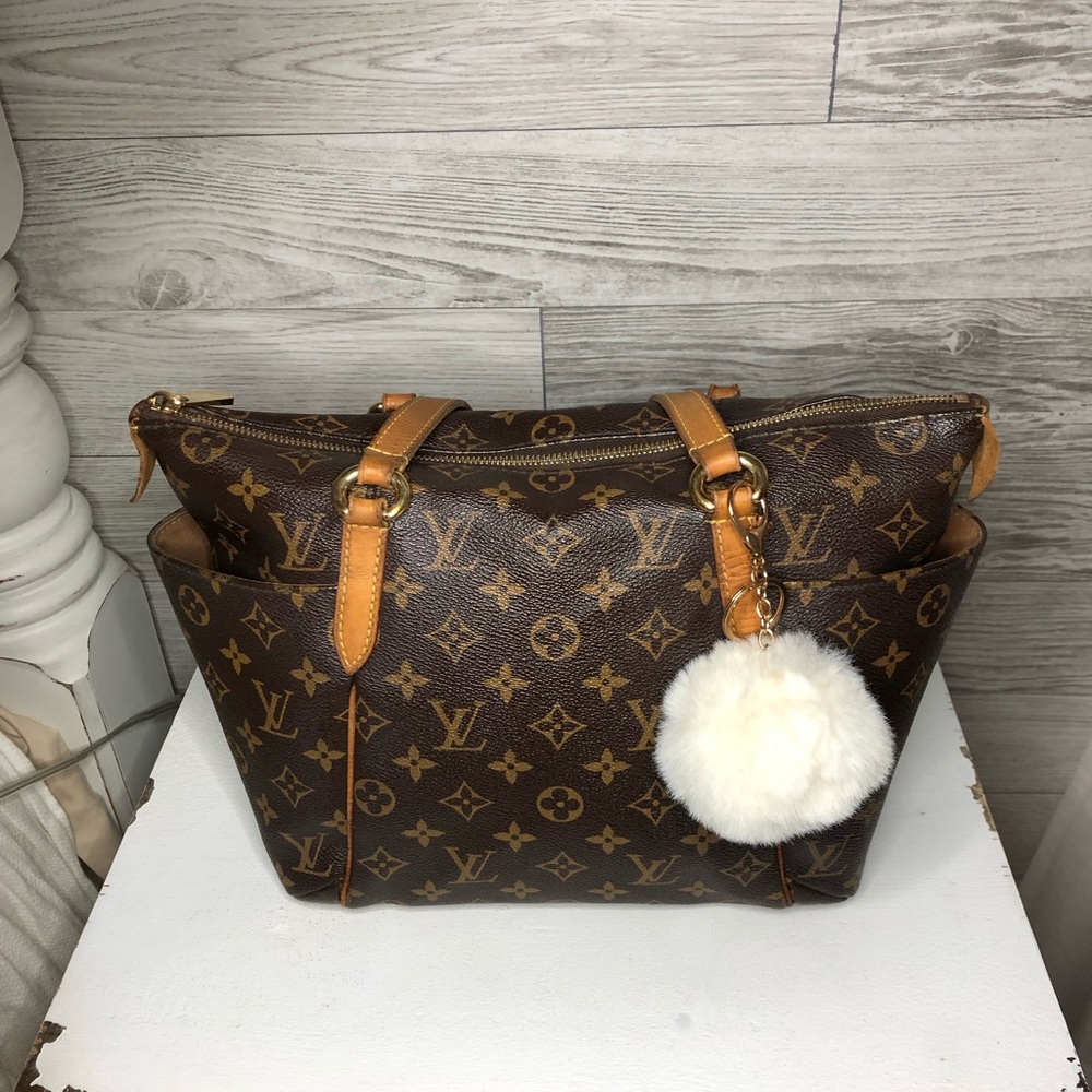 ❗️SOLD❗️Authentic Louis Vuitton Totally PM